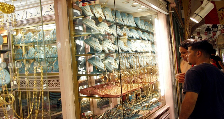 لم يعد ضمن "الشروط المجحفة" للزفاف..      الذهب يفقد جاذبيته.. ويسقط من أولويات العروسين